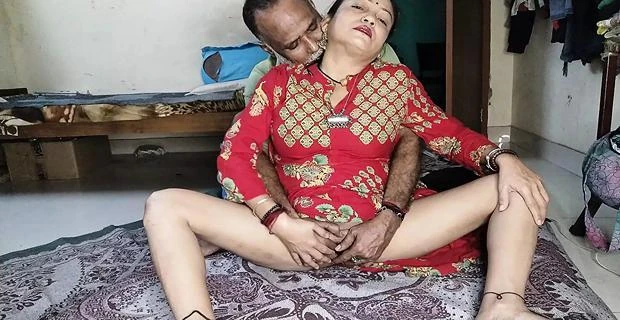 नॉटी आंटी की चूत में ऊँगली करके अंकल ने मूड बनाया वीडियो
