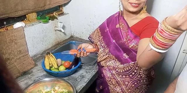 भाभी की चूत चुदाई सबेरे सबेरे रसोई घर मे वीडियो