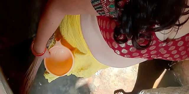 बातरूम मे घुस कर भाभी को चोदा पड़ोस ने वीडियो