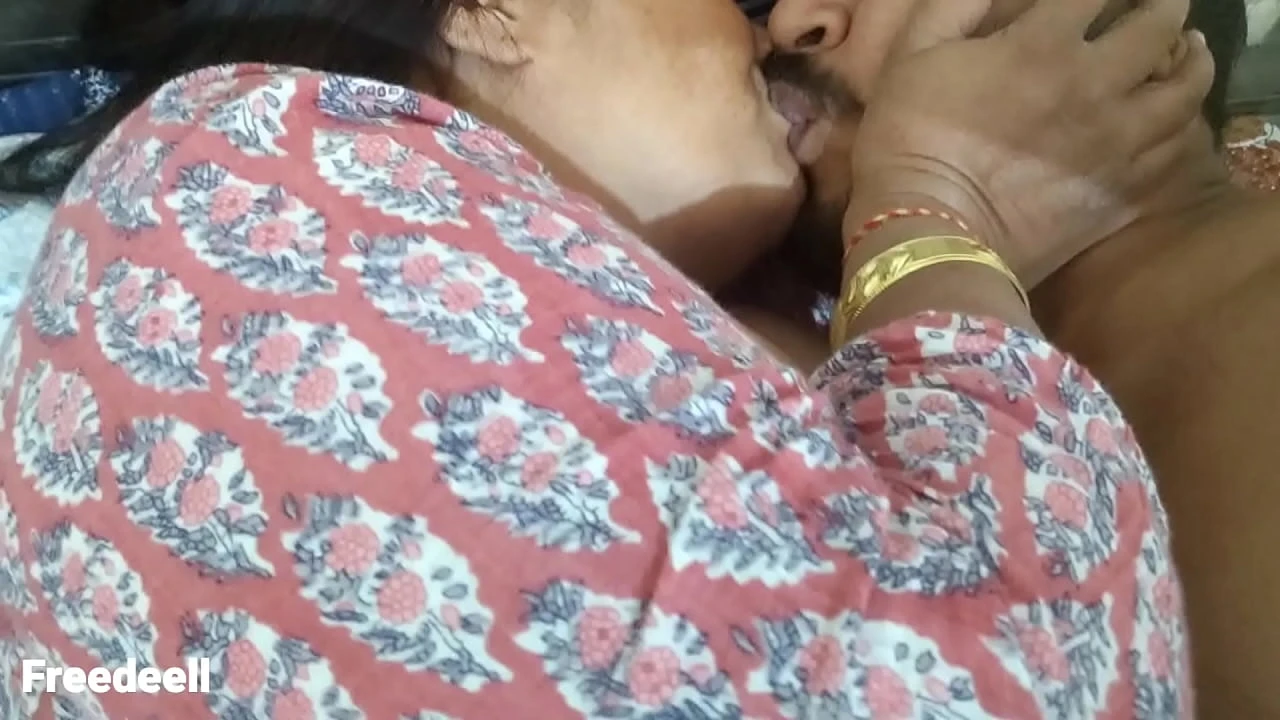 भाभी ने देवर को दिखाया कैसे चुदाई करते हैं वीडियो
