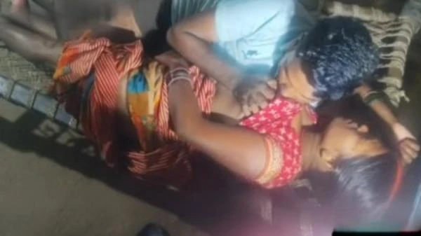 बिहारी भाभी के बूब्स चूसकर सुबह के समय चोदा देवर वीडियो