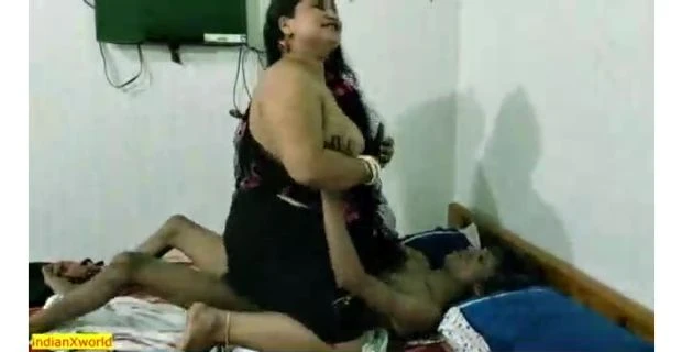 चब्बी आंटी ने चूत चुदवाया चाय बेचने वाले से वीडियो