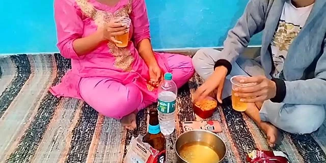 दारू पीके पड़ोसी के साथ चुदाई मस्ती वीडियो