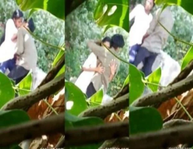 देहाती लड़का लड़की जंगल में रोमांस करते पकडे गए एमएमएस वीडियो