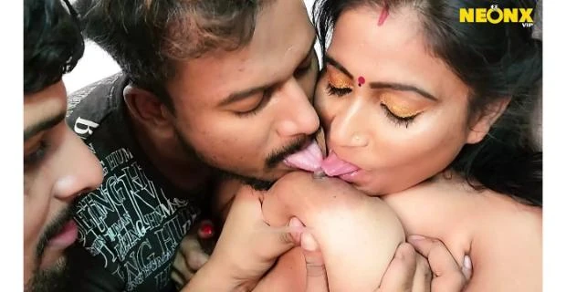देसी मकान मालकिन को २ यंग बॉयज ने सेक्स का मज़ा दिया वीडियो