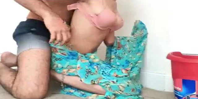 देसी सेक्सी मैड की चूत चुदाई गालियों के साथ वीडियो