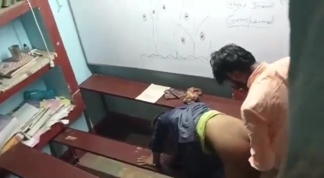 गांव का मास्टर और लड़की की चूत चुदाई हिडन कैम पर वीडियो