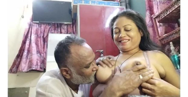 गुजराती आंटी चुदी मकान मालिक से किराया लेने आया तब वीडियो