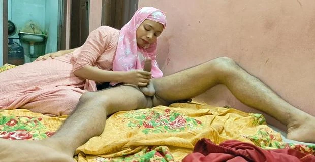 हिजबि मुस्लिम लड़की को चोदा सौतेले बाप ने वीडियो