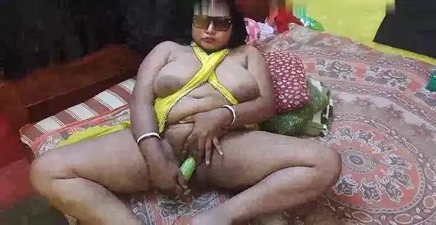 हॉट हिंदी पोर्न वीडियो बीबीडब्लू आंटी चूत चुदाई नकली लंड से
