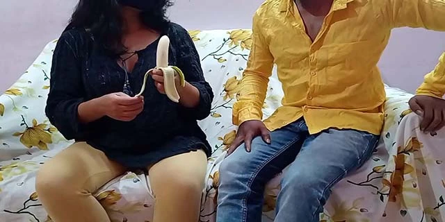 जीजा से अपनी चूत चुदवा ली साली ने केले दिखके वीडियो