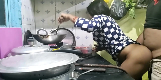 महिला रसोइया की चूत चुदाई रसोई घर मे वीडियो