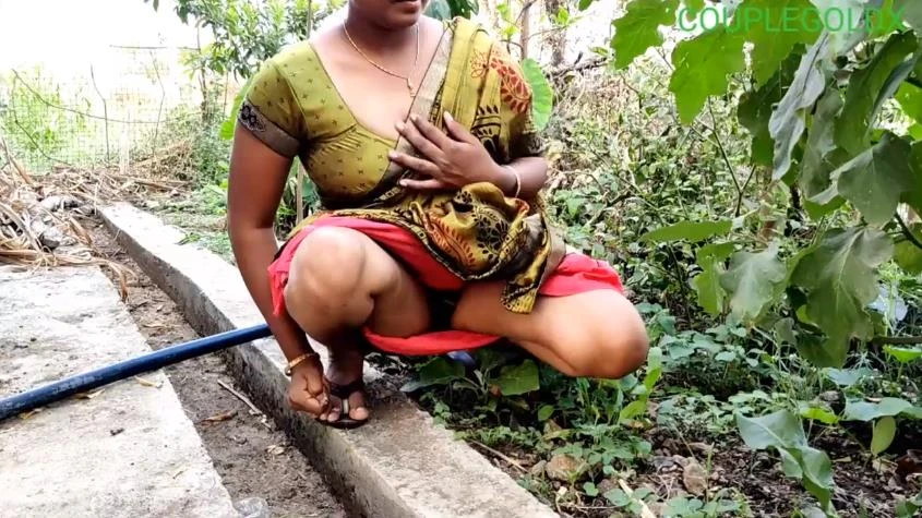 मालिक ने गार्डन में काम करने वाली को चोदा वीडियो