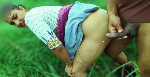 गांव के मुखिया की गरम बीवी की चूत चुदाई खेत में सेक्स बीएफ वीडियो