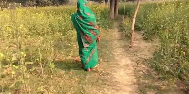 भौजी की चूत चुदाई सरसों के खेत में वीडियो