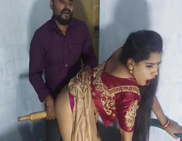 हॉट सोना भाभी की गांड़ में बेलन डालकर चुदाई किया देवर वीडियो