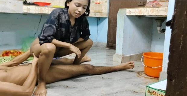 यंग लड़की को खूब चोदा रसोई घर में वीडियो