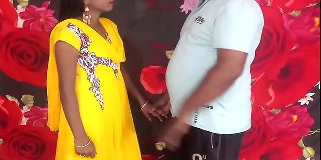 यंग स्लिम लड़की को चोदा चाचा ने वीडियो